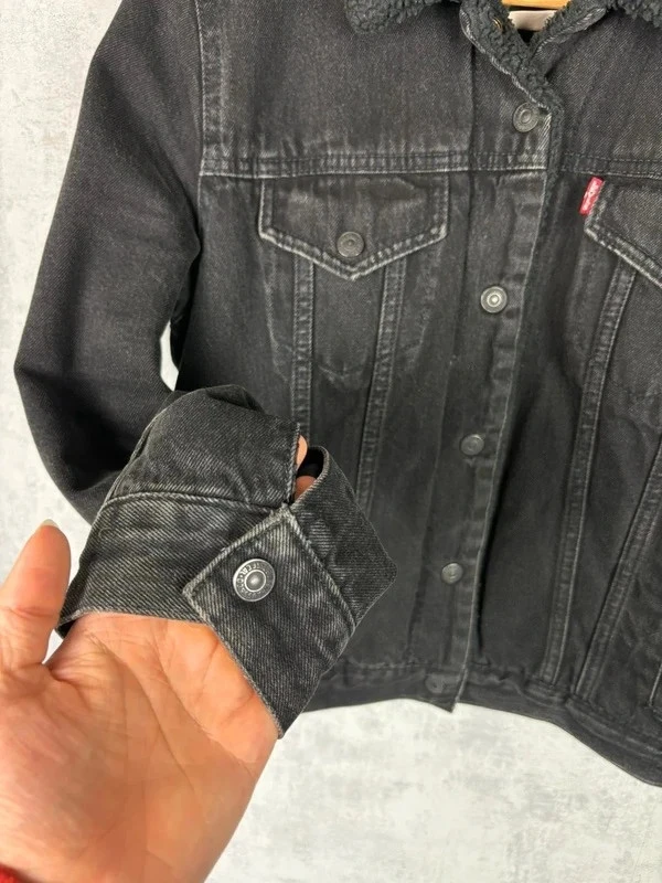 🌸 Black Levis logo embroidered back winter denim jacket Size 38/M 🌸 – photo 4